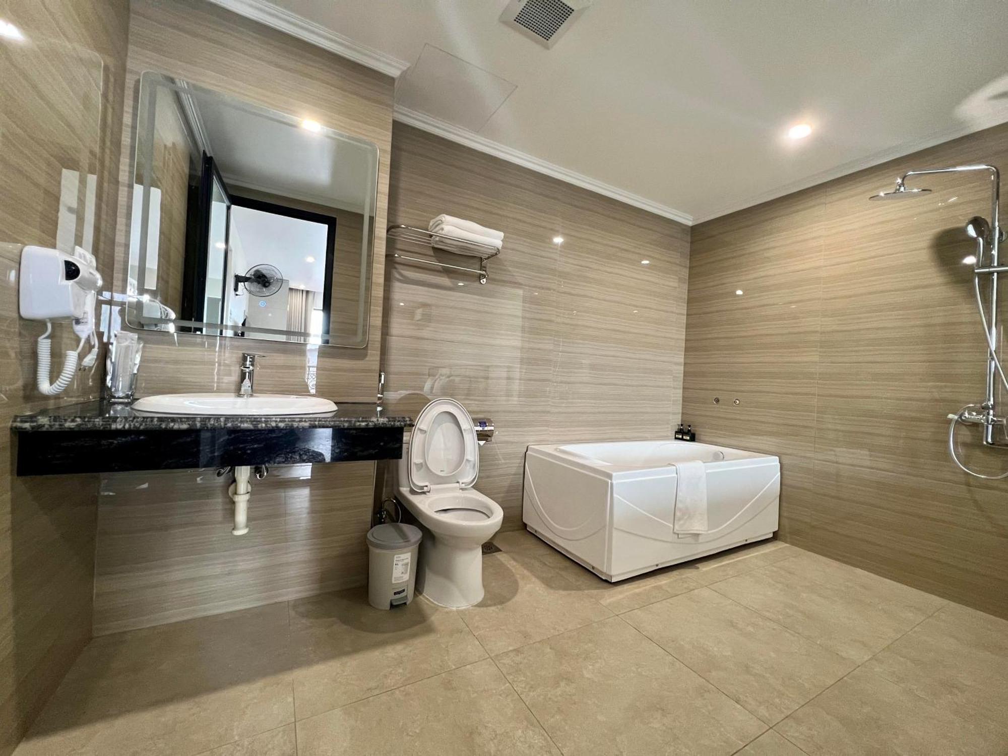 Grand Dragon Noi Bai Hotel Hanoi Esterno foto